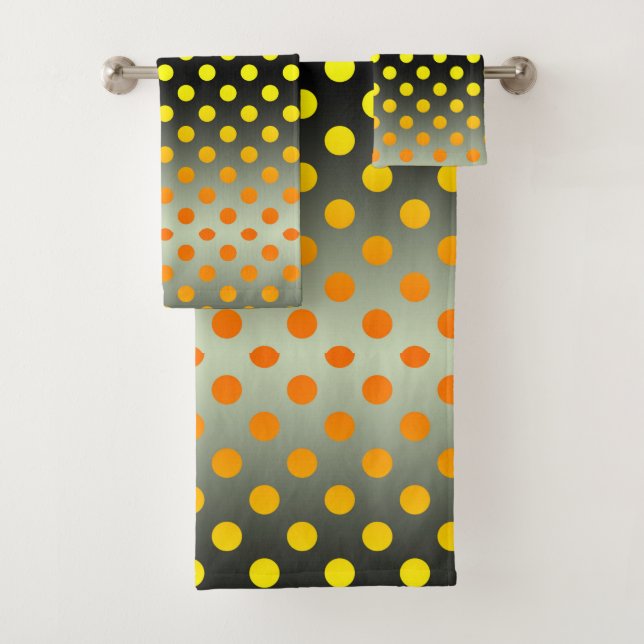 Toalla de baño de lunares con gradiente gris y ama (In situ)