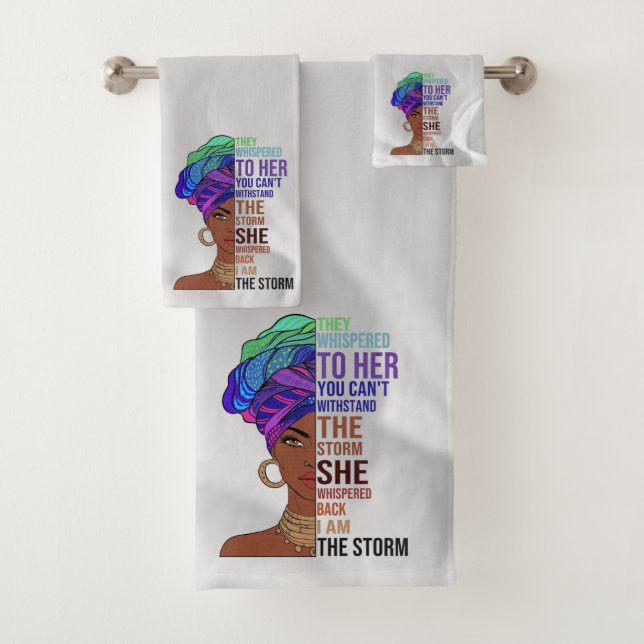 Toalla de baño de mujer afroamericana (In situ)