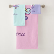 Toalla de baño infantil con unicornio en tonos pas