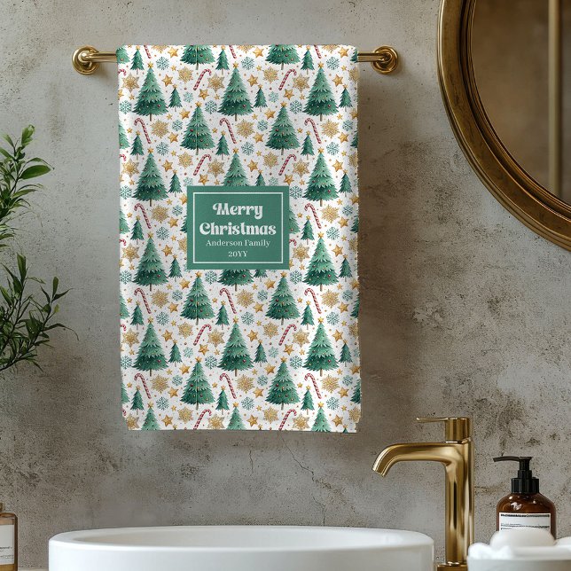 Toalla de baño navideña cálida roja verde dorada c (Warm Christmas trees red green gold bath towel)