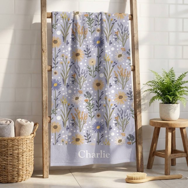 Toalla de baño personalizada de flores de lunares  (Subido por el creador)