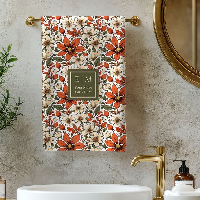 Toalla de baño personalizada de flores de otoño en (Pastel Sage Autumn Flowers Personalized Bath Towel)