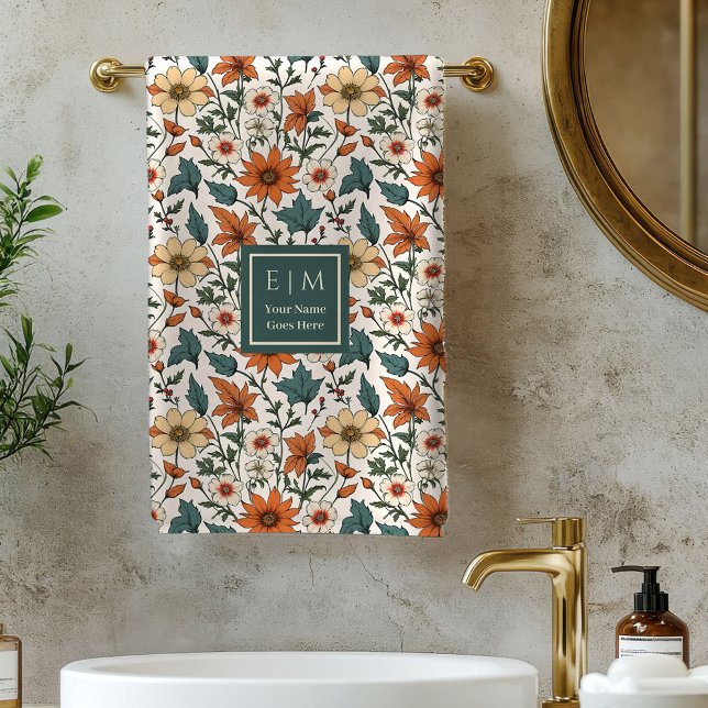 Toalla de baño personalizada Minimal Fall Flowers  (Minimal Fall Flowers Pastel Sage Custom Bath Towel)