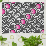 Toalla de bolera personalizada para las juerguista<br><div class="desc">Toalla de bolera personalizada para las mujeres que juegan. Patrón de bola de bolos rosados. Idea de regalo deportivo para profesionales y entusiastas color de fondo Personalizado.</div>