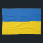 Toalla de cocina con bandera de Ucrania<br><div class="desc">¡Traiga un toque de orgullo ucraniano a su cocina con esta vibrante toalla de cocina con la bandera de Ucrania! Esta toalla de cocina, elaborada con atención a los detalles, es más que un simple objeto práctico; es una celebración de la cultura y el patrimonio ucraniano. El audaz diseño exhibe...</div>