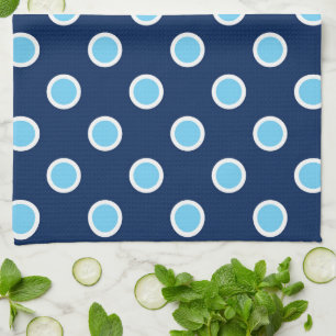 Toalla de cocina con patrón de lunares azules sobr