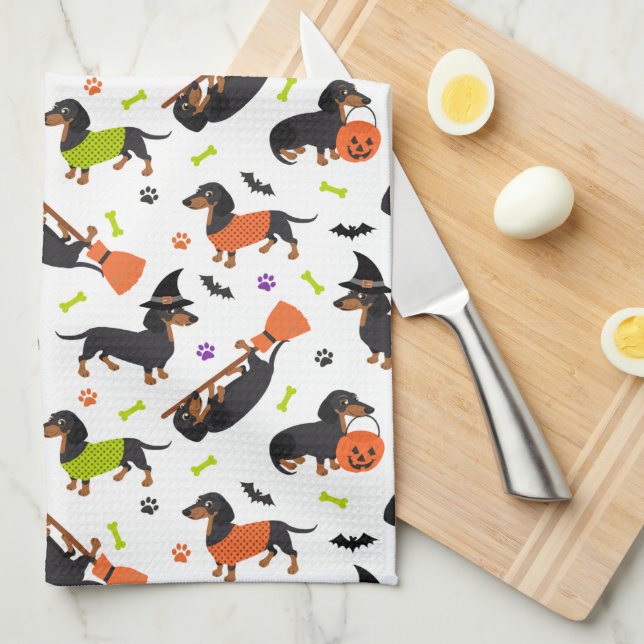 Toalla de cocina de Dachshund Halloween (Doblado Cuarto)