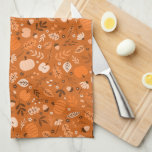 Toalla de cocina de ensueño otoñal<br><div class="desc">Añada un toque de otoño a la decoración de su cocina con esta toalla de otoño. Presenta un patrón ilustrado a mano compuesto de calabazas,  manzanas,  hojas,  bellotas y flores en tonos naranjas.</div>