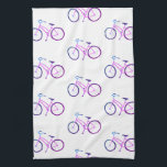 Toalla de cocina de patrón de bicicletas púrpura<br><div class="desc">Decore su cocina con esta fresca toalla de bicicleta morada. ¡Hace un gran regalo para el boda o para el ama de casa! Puede personalizar y agregar texto también. Revisa mi tienda por muchos más colores y patrones!</div>