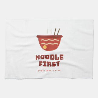 Toalla de cocina divertida con 'Fideos primero, pr