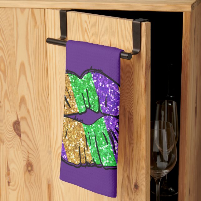 Toalla de cocina para el beso Mardi Gras (Pliegue de tercios)