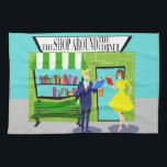 Toalla de cocina para los amantes de los libros re<br><div class="desc">¡Atención, todas las lombrices! Esta toalla de cocina de los amantes de los libros retro es el diseño para usted. Este estilo de los años 60, arte minimalista, dibujo personalizado, cuenta con una pintoresca librería Mamá y Pop. Es el tipo de tienda con un personal servicial —donde se anima la...</div>