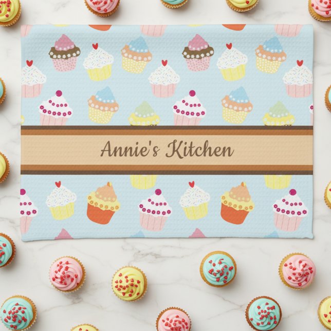 Toalla de cocina personalizada Cupcakes (Colorful cupcake kitchen towel with custom name.)