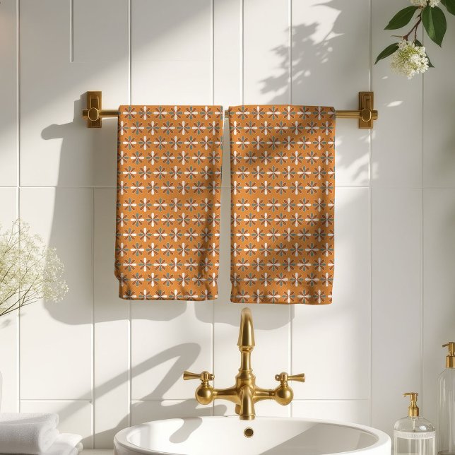 Toalla de Flores Retro Cobre Marrón Acento de Baño (Retro Flowers Towel Brown Copper Bath Accent)