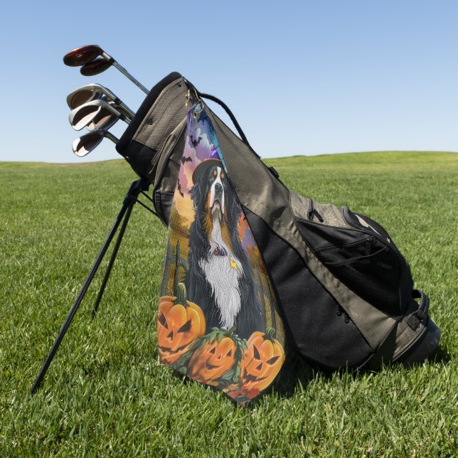 Toalla De Golf Calabaza de bruja de Halloween en la montaña de Be (Verde)