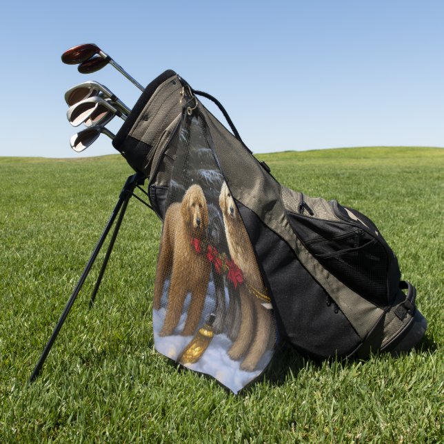 Toalla De Golf Decoración de Navidades Goldendoodle Snowy Sleigh (Verde)