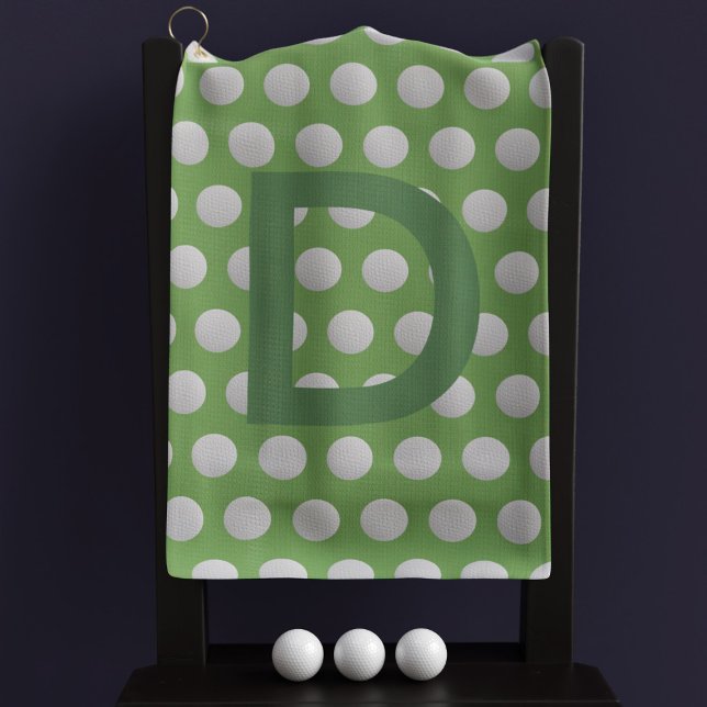 Toalla de golf del Monograma de Polka Verde y Blan (A bold initial on this golf towel. Perfect gift for the bold golfer)