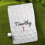 Toalla De Golf Dimplantes de bolas de golf y número rojo de nombr<br><div class="desc">Un patrón deportivo y masculino para los chicos y chicos de tu familia. Este diseño deportivo es perfecto para cualquier atleta. Parece una foto de una pelota de golf. Puede usar esto como un favor de Cumpleaños Feliz e incluir el número de años en el área de números.</div>