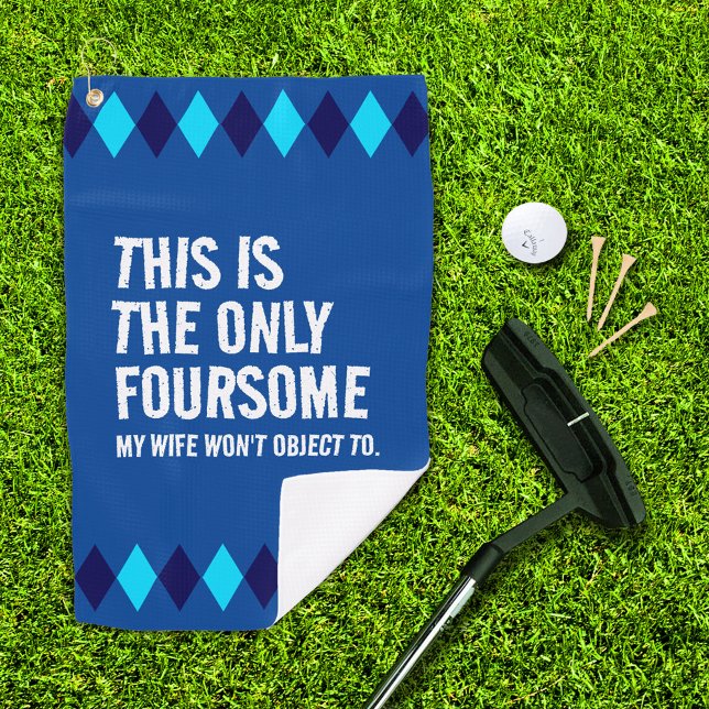 Toalla De Golf Divertido Blue Argyle Este es el único ... (this is the only foursome ... blue argyle golf towel with putter, ball, and 3 tees on golf green)