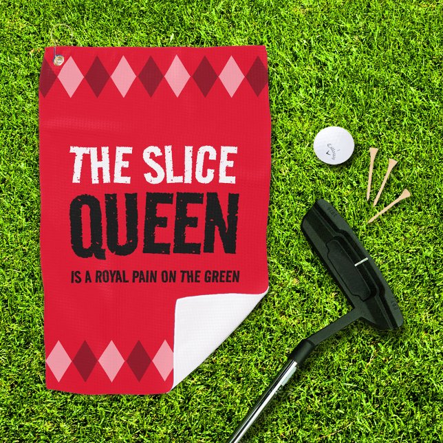 Toalla De Golf Divertido Rojo Argyle La Reina De La Pista ... (The Slice Queen red argyle golf towel with putter, ball, and 3 tees on golf green)