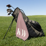 Toalla De Golf Iniciales de monograma modernas en rosa polvorient<br><div class="desc">Una toalla de golf elegante y personalizada con un fondo suave de color rosa polvoriento con iniciales de monograma en negrita. Diseñada para entusiastas del golf, esta toalla duradera es perfecta para mantener los palos limpios mientras agrega un toque de elegancia a cualquier bolsa de golf. Un regalo excelente para...</div>