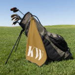Toalla De Golf Iniciales de monograma personalizadas en oro amari<br><div class="desc">Una toalla de golf elegante y personalizada con un fondo de mostaza dorada amarillenta terrosa y letras de monograma en negrita. Diseñada para entusiastas del golf, esta toalla duradera es perfecta para mantener los palos limpios mientras agrega un toque de elegancia a cualquier bolsa de golf. Un regalo excelente para...</div>