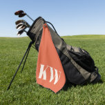 Toalla De Golf Iniciales monogramas Naranjas modernos personaliza<br><div class="desc">Una toalla de golf elegante y personalizada con un vibrante fondo de sol naranja cálido con audaces iniciales en monograma. Diseñado para los amantes del golf, esta toalla duradera es perfecta para mantener limpios los clubes y añadir un toque de elegancia a cualquier bolso de golf. Un gran regalo para...</div>