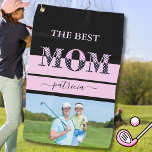 Toalla De Golf La mejor foto con estilo de mamá con letras rosas<br><div class="desc">Me encanta esta mirada — en un fondo negro — MOM — en letras especiales negras y rosas con una foto familiar favorita. Una moda y una elegante idea de regalo, perfecta para una idea de regalo de vacaciones o de retiro. Si necesitas ayuda de diseño o una solicitud especial,...</div>