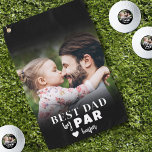 Toalla De Golf Mejor Papá Por Foto De Par<br><div class="desc">Esta toalla de golf personalizada es una manera cuidadosa de honrar al "Mejor Papá por Par". El diseño muestra una mezcla audaz de tipografía con tipos de letra de guión, lo que proporciona un mensaje elegante y sincero. Un gradiente negro, tanto en la parte superior como en la parte inferior,...</div>