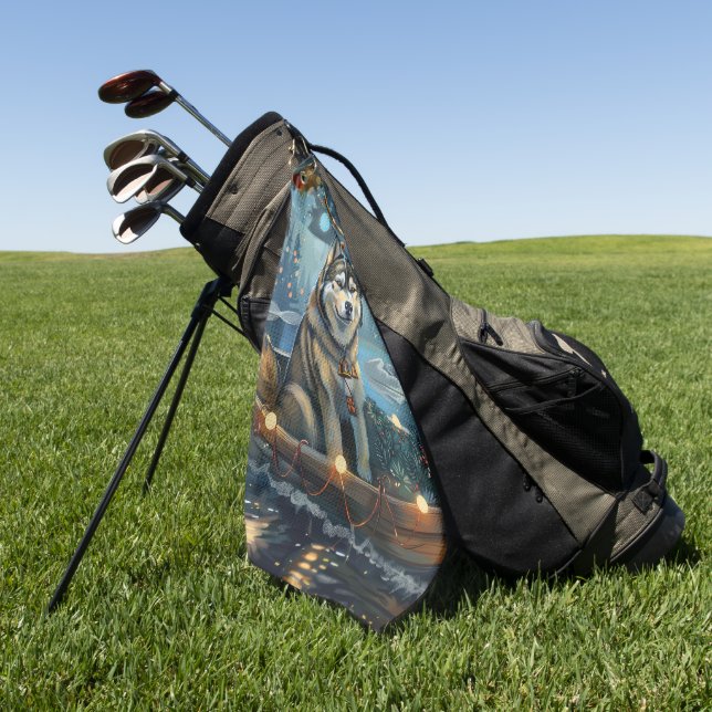 Toalla De Golf Navidades de Malamute de Alaska en un viaje festiv (Verde)