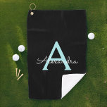 Toalla De Golf Nombre del Monograma de la Girona del Guión Azul V<br><div class="desc">Atrás y Aqua Verde azulado Blue Monograma Nombre Toalla de Golf. Esto hace que el dulce perfecto cumpleaños 16,  boda,  ducha de novia,  aniversario,  ducha de bebé o fiesta de soltera sea regalo para alguien que ama el lujo glam y los estilos de moda.</div>