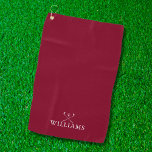 Toalla De Golf Nombre personalizado Clubes de golf Borgoña Rojo<br><div class="desc">Personalice el nombre en la tipografía clásica para crear un regalo de golf único y mantenerlo para cualquier golfista. Diseñado por Thisisnotme©</div>