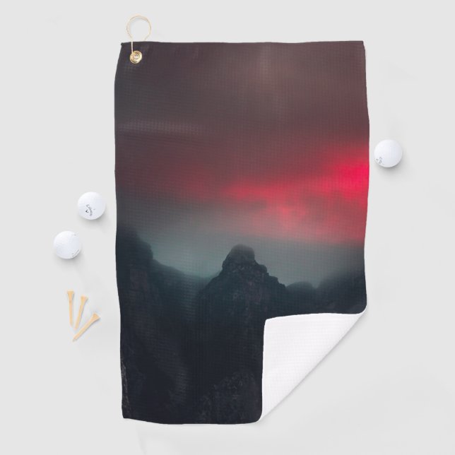 Toalla De Golf Nubes, niebla y montañas ardiendo (In situ)