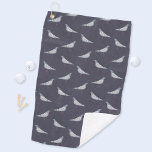 Toalla De Golf Patrón de pichón<br><div class="desc">Un patrón de pichón divertido en un fondo oscuro. Perfecto para los aficionados a las aves,  los marrulleros o cualquier otra persona que ame estas criaturas. Arte original de Nic Squirrell.</div>