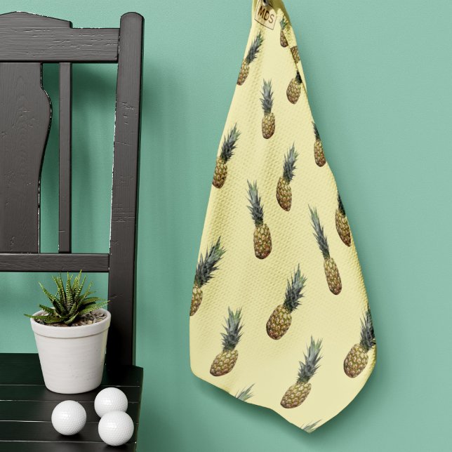 Toalla De Golf Patrón de piña tropical amarillo pálido monogramad (🍍 Love pineapples? Need a nice new golf towel? Just add your initials 🍍 )