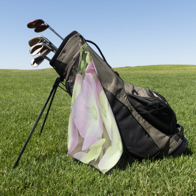 Toalla De Golf Pétalos de hidrangea rosados y blancos antiguos y  (Verde)