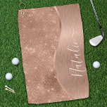Toalla De Golf Rosa metálico Purpurina de oro personalizado<br><div class="desc">Personaliza fácilmente esta toalla de golf metalizado y glamorosa con motivos de purpurina,  de color dorado,  con tu propio nombre.</div>