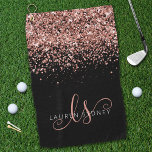 Toalla De Golf Rosa Oro Rubor Purpurina rosa Glam Monograma Nombr<br><div class="desc">Glam Rosa Purpurina Oro Elegante Toalla de Golf Monograma. Personaliza fácilmente este diseño de toalla de golf de moda de moda con un elegante purpurina brillante de oro rosa sobre un fondo negro. El diseño incluye su monograma manuscrito con remolques de bonito y su nombre.</div>