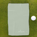 Toalla De Golf Sage Green Minimalista Moderno Monograma elegante<br><div class="desc">Presentamos nuestra elegante colección de monogramas Minimalistas y ecológicos: eleve su estética con serenidad sofisticada y elegancia intemporal. Nuestra colección muestra diseños minimalistas en un ambiente tranquilo y verde, complementado con refinados monogramas adaptados a su estilo personal. Desde papel pulido hasta accesorios versátiles, cada pieza de nuestra colección está meticulosamente...</div>