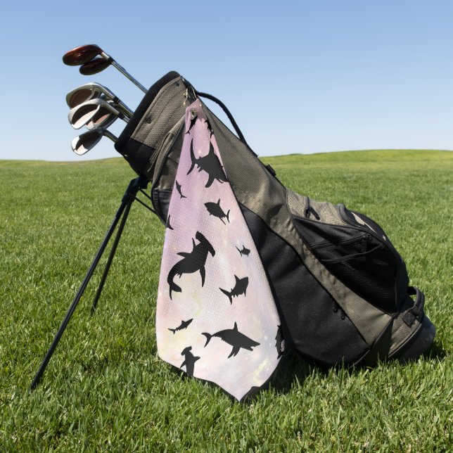 Toalla De Golf Tiburón de pez sombra rosa sobre galaxia degradada (Verde)