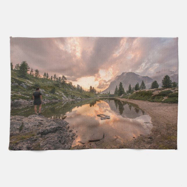 Toalla de mano de Mountain Pond (Horizontal)
