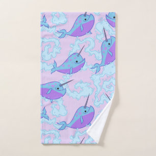 Toalla de mano feliz del modelo de Narwhal
