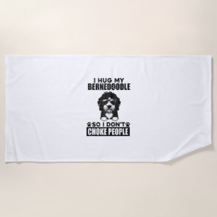Toalla De Playa Abrazo mi Bernedoodle para no confundir a la gente