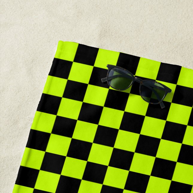Toalla De Playa Acid green black checkerboard pattern (In situ)
