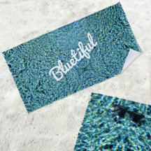 Agua azul brillante brillante