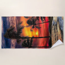 Toalla de playa al atardecer con el océano y palme