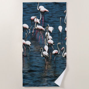 Toalla De Playa Aves flamencas en rosa y blanco en azul de Inkwell