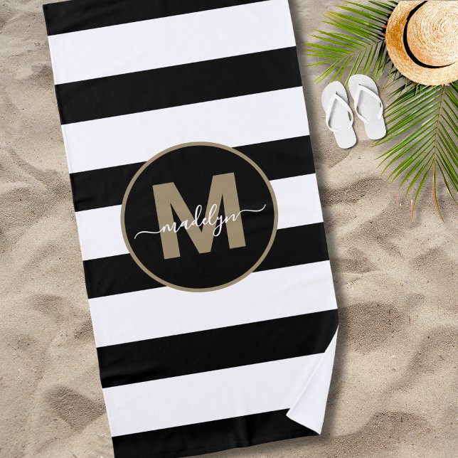 Toalla De Playa Bandas blancas negras Elegante Nombre dorado Monog (Black White Stripes Elegant Gold Name Monogram Beach Towel )