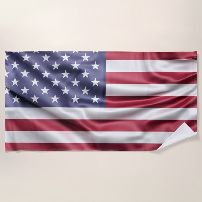 Toalla De Playa Bandera estadounidense (A vibrant American flag drapes elegantly against a soft, neutral background.  )