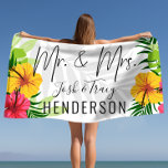 Toalla De Playa Boda personalizado de parejas, regalo de aniversar<br><div class="desc">Haga una declaración en la piscina o en la playa con nuestra amplia selección de toallas de playa de personalizable super adorables. Tenemos elegantes, elegantes y elegantes diseños de impresión completa y divertidos. Solo Casado, Props Bodas, Fotografías Bodas, Decoración Boda, Semanas Recién Heridas, Recepción De Bodas, Luna De Miel, Ducha...</div>